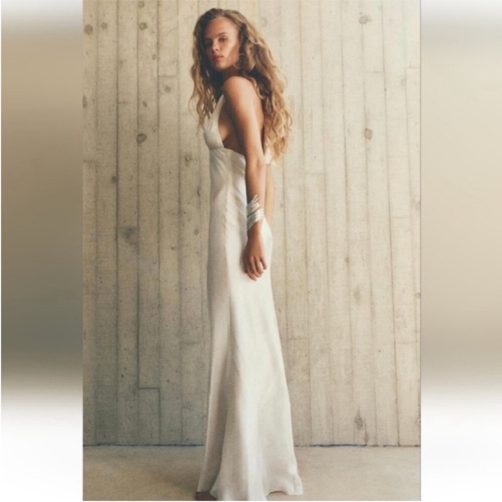Long satin halter dress - Picture 7 of 12